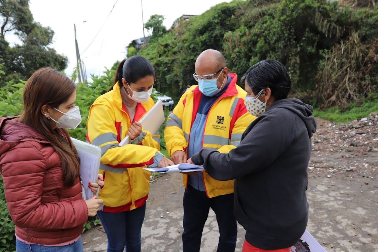 “UMV más cerca de tu localidad” llegó a Usaquén a escuchar a la ciudadanía y a revisar el estado de sus vías