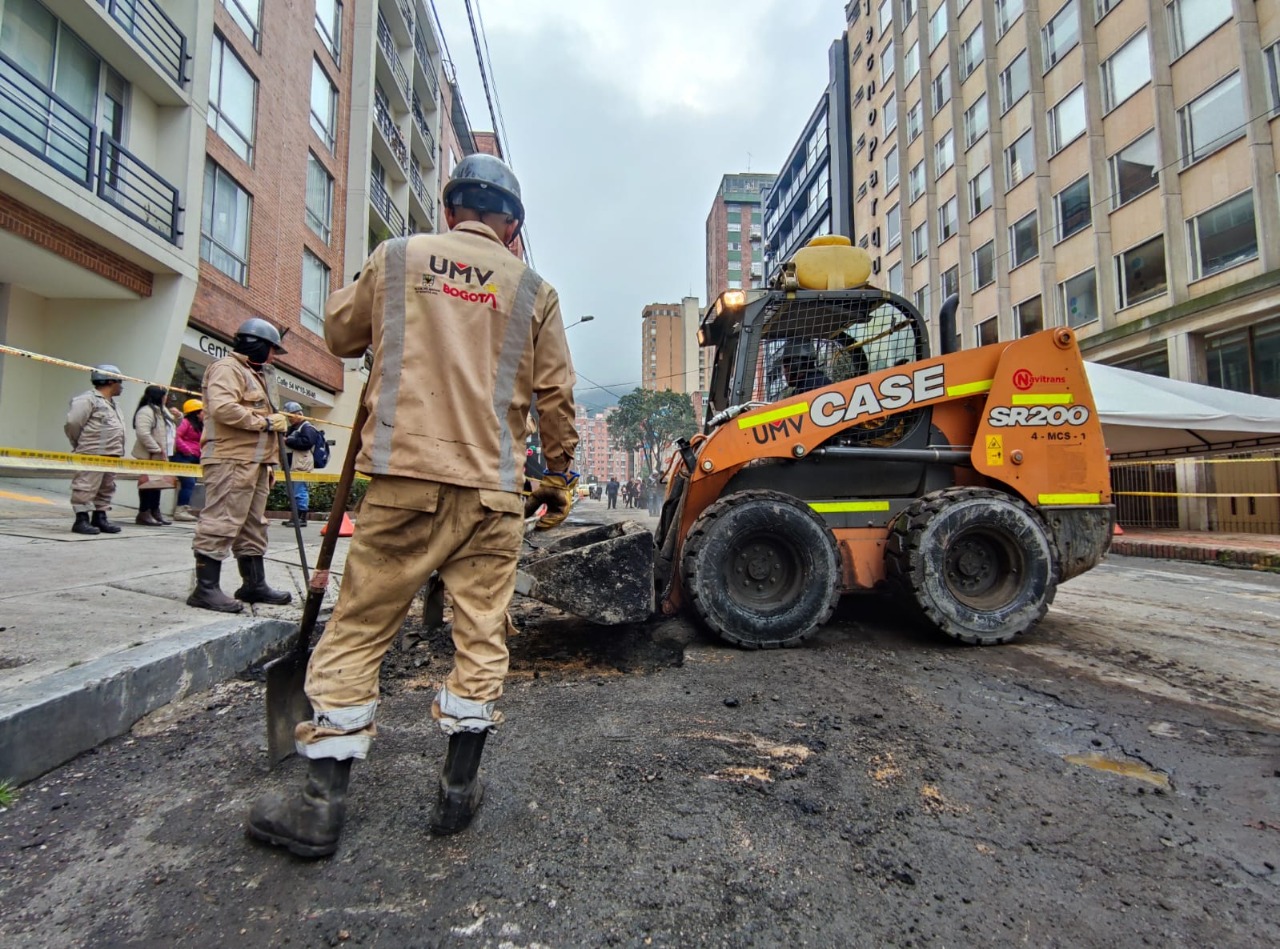 Avanza sin pausa el Plan intensivo de Mantenimiento Vial, con el que se están interviniendo 257 kilómetros-carril en toda Bogotá