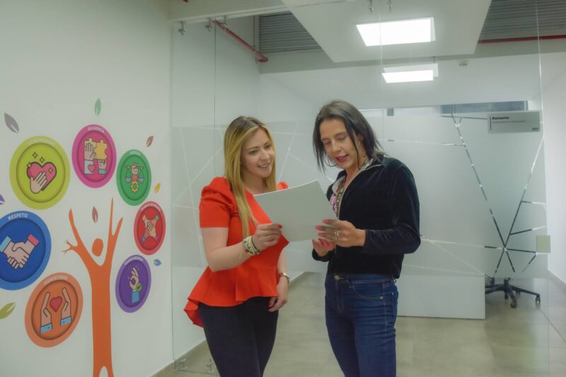 Kate Smith Pineda una mujer trans, que fortalece al Talento Humano