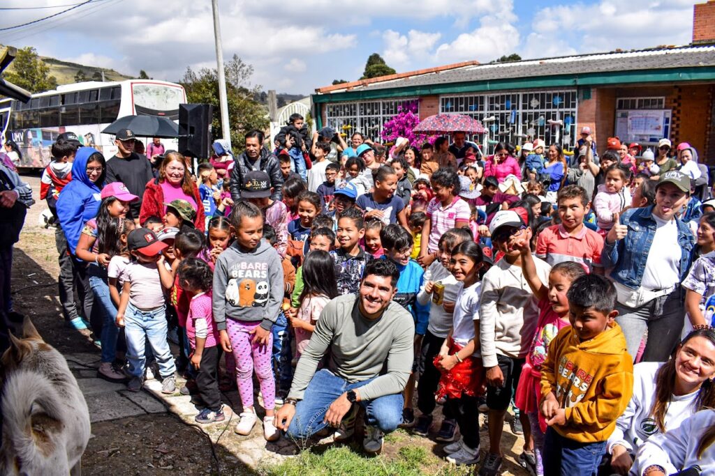 Los regalos fueron donados por los colaboradores de la UMV y la ciudadanía que se acercó a dejar los detalles en los frentes de obra de la entidad