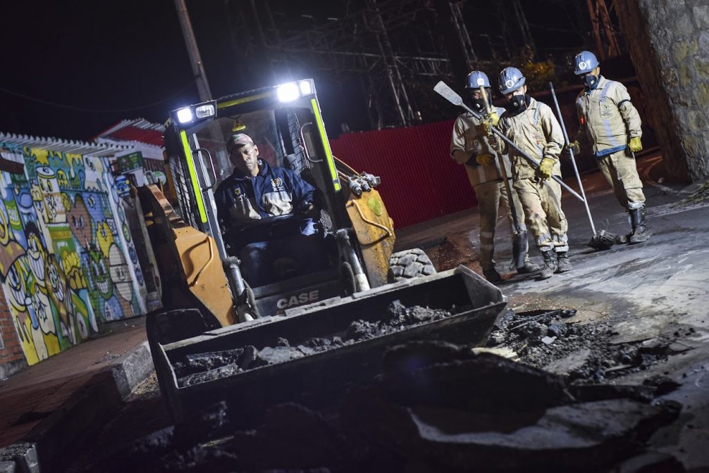 candelaria2 Unidad de Mantenimiento Vial interviene vías en La Candelaria con motivo del cumpleaños de Bogotá foto 1