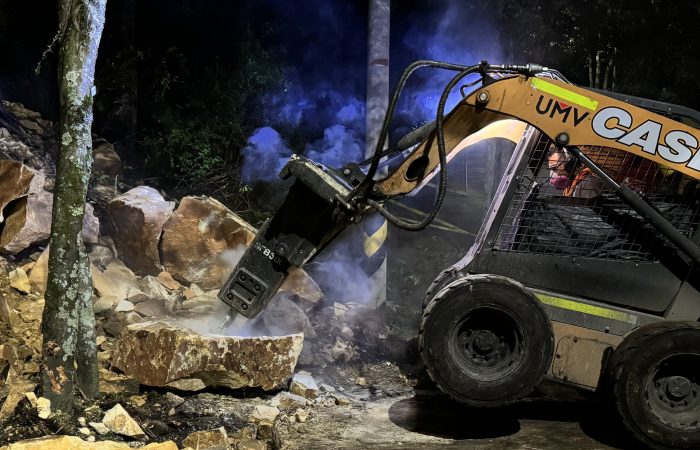 La Unidad de Mantenimiento Vial también atiende emergencias por deslizamientos de tierra