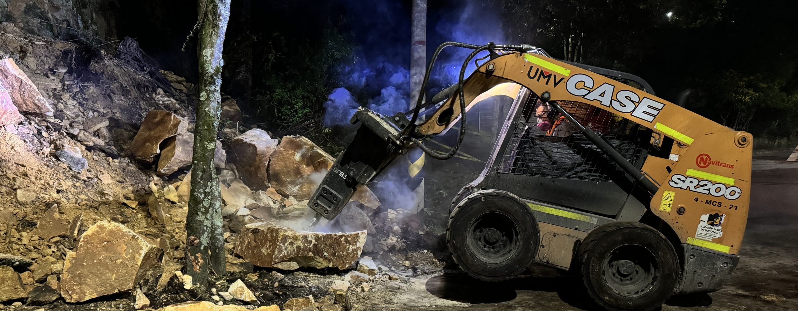 La Unidad de Mantenimiento Vial también atiende emergencias por deslizamientos de tierra