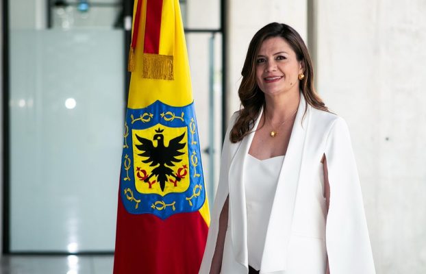 Alcalde Carlos Fernando Galán posesiona a la ingeniera civil, Mónica Rueda Peña, como nueva directora de la Unidad de Mantenimiento Vial