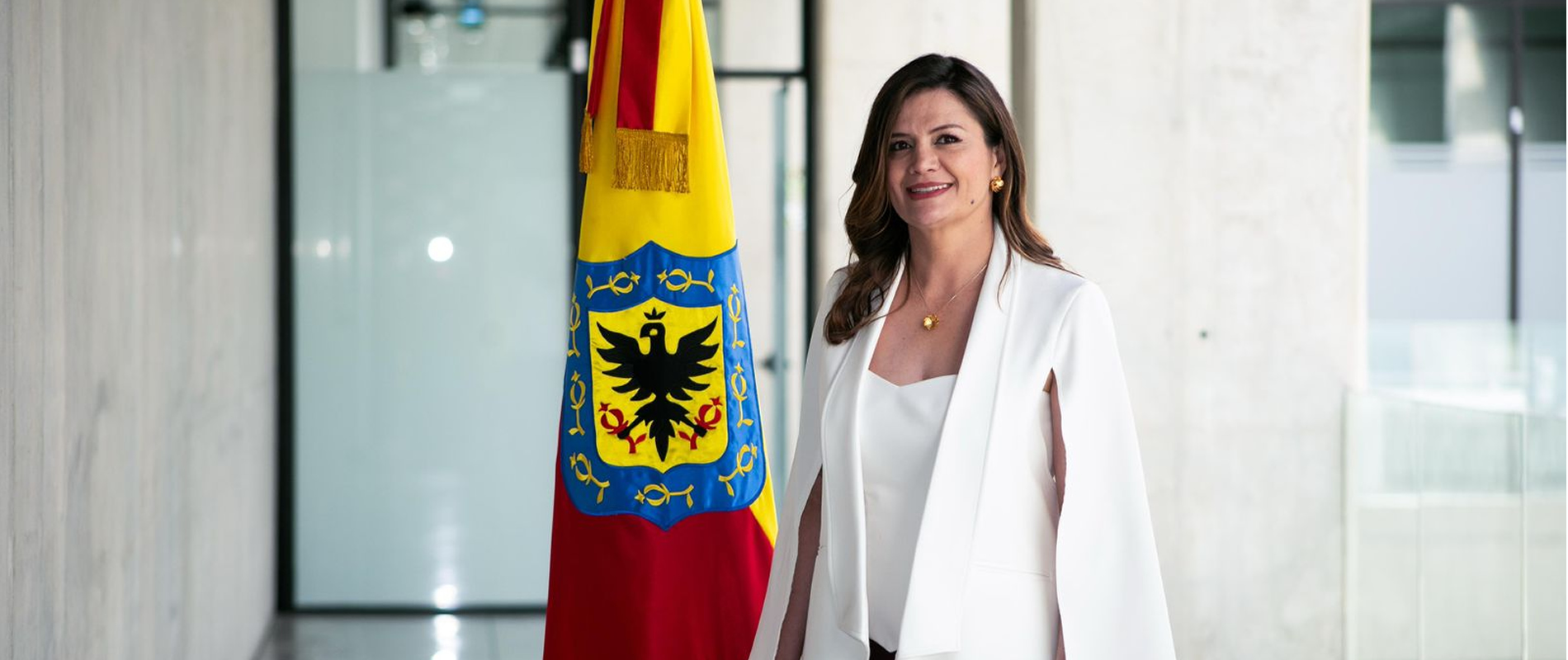 Alcalde Carlos Fernando Galán posesiona a la ingeniera civil, Mónica Rueda Peña, como nueva directora de la Unidad de Mantenimiento Vial