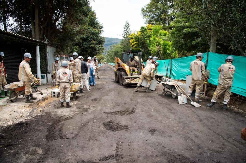 Avanzan obras de la Unidad de Mantenimiento Vial en la calle 222 Avanzan obras de la Unidad de Mantenimiento Vial en la calle 222
