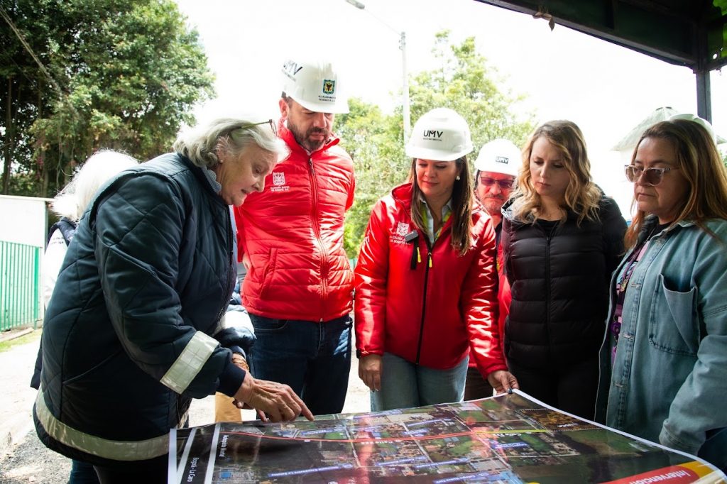 Avanzan obras de la Unidad de Mantenimiento Vial en la calle 222 Avanzan obras de la Unidad de Mantenimiento Vial en la calle 222
