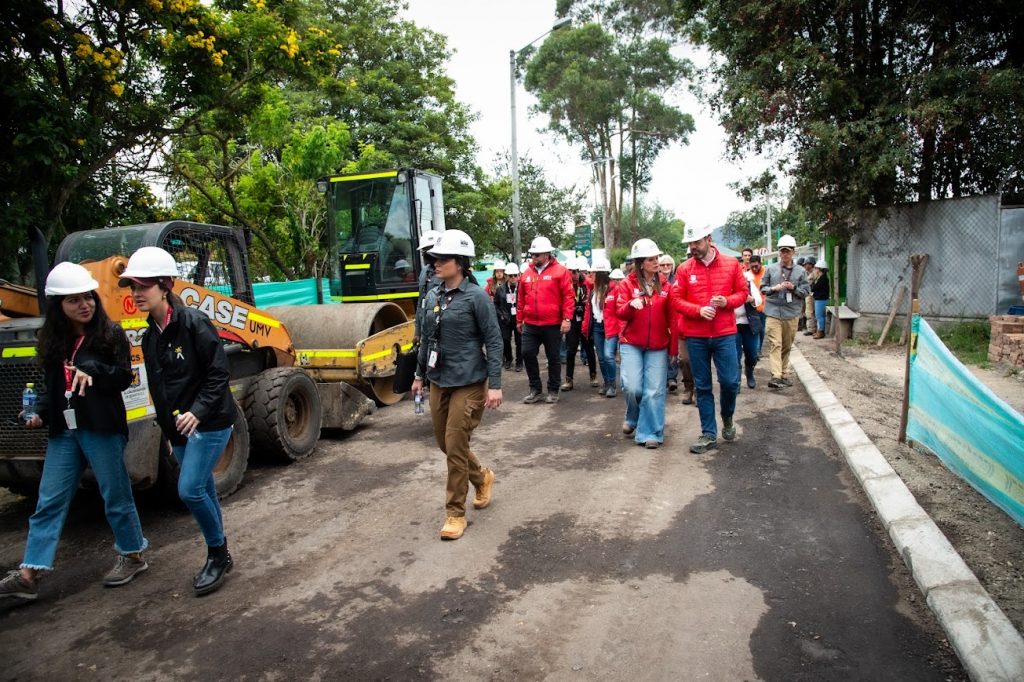 Avanzan obras de la Unidad de Mantenimiento Vial en la calle 222 Avanzan obras de la Unidad de Mantenimiento Vial en la calle 222