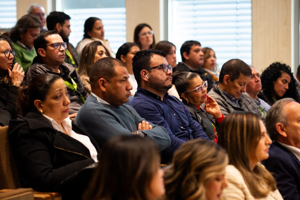 Reafirmamos nuestro compromiso con entornos laborales seguros y libres de acoso Reafirmamos nuestro compromiso con entornos laborales seguros y libres de acoso