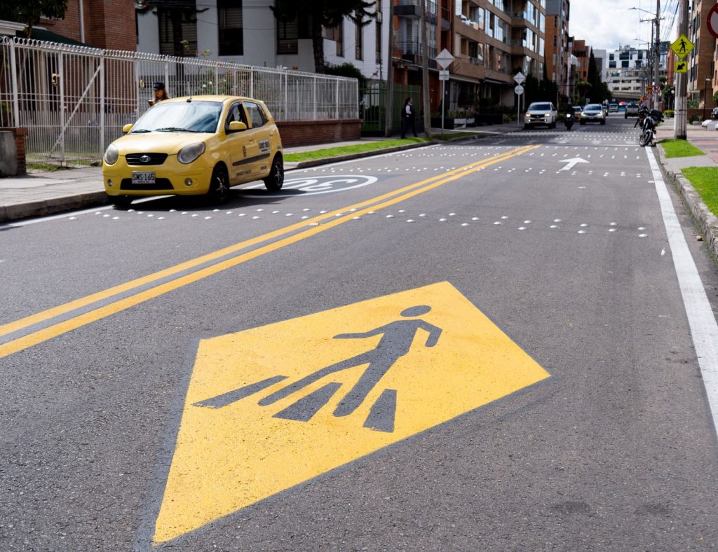 La señalización vial en los barrios de Bogotá se fortalece La señalización vial en los barrios de Bogotá se fortalece