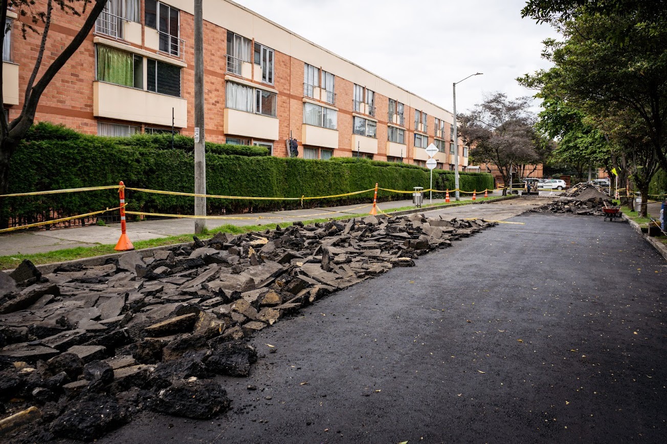 La UMV renueva la movilidad en el barrio La Liberia: avanza la recuperación de vías residenciales en Usaquén