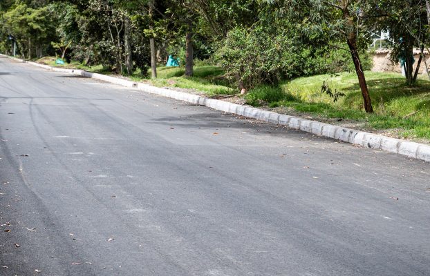 Trabajos en la calle 222 ya llegan al  48%, mejorando 6.000 m² de vía