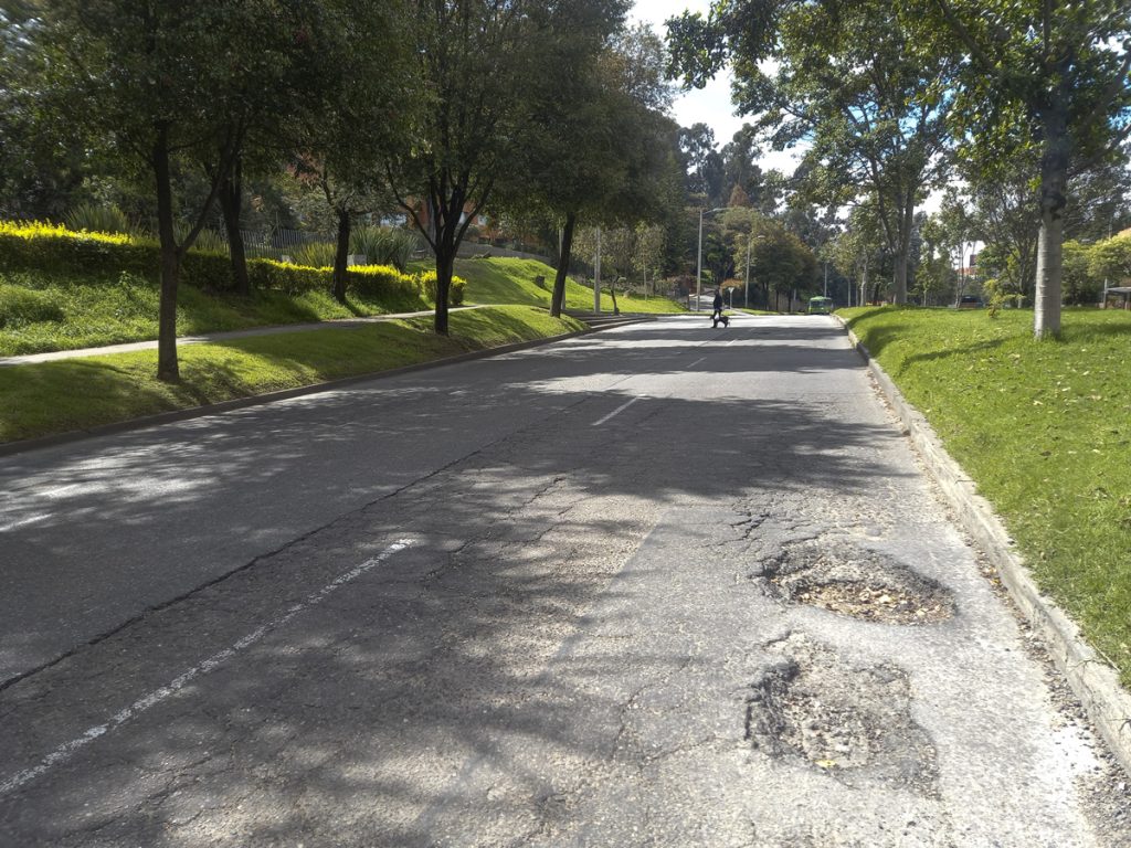 Av. Cra. 7 desde Cll. 144 hasta Cll 145 - localidad Usaquén - Barrio Bosque de Pinos I