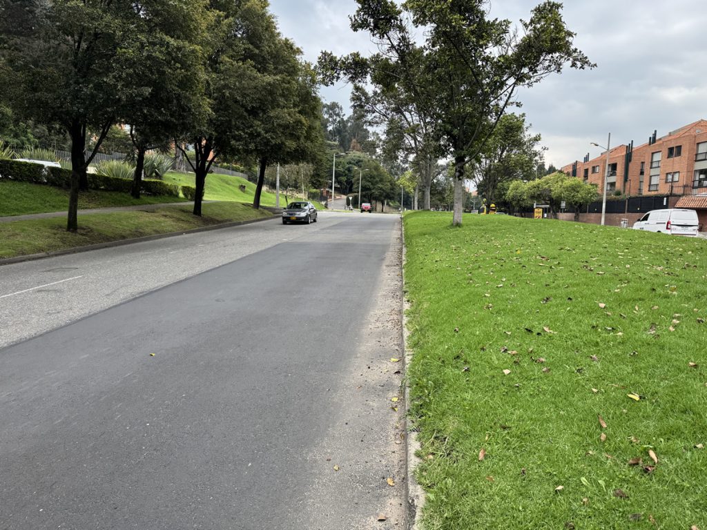 Ahora: Av. Cra. 7 desde Cll. 144 hasta Cll 145 - localidad Usaquén - Barrio Bosque de Pinos I