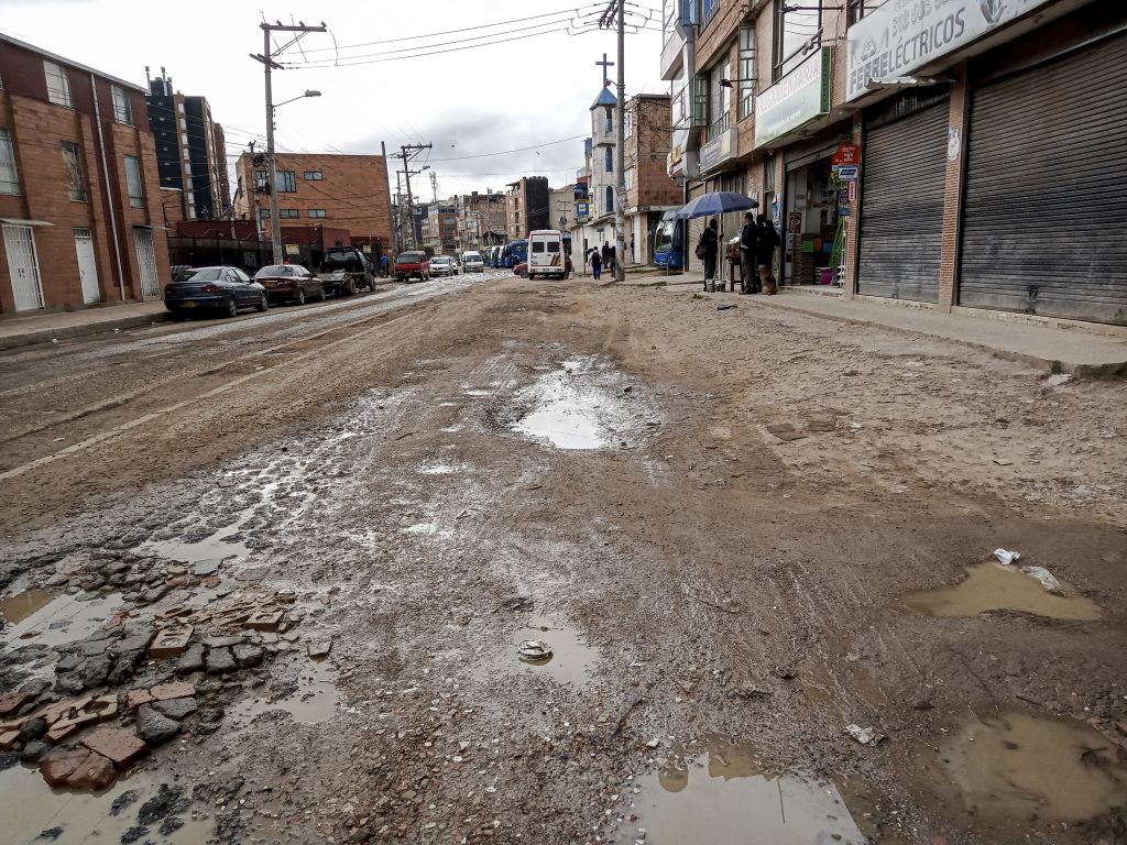 Antes: Cll. 77 desde Cra. 121 hasta Cra. 122 - localidad Engativá - Barrio Villas de Alcalá