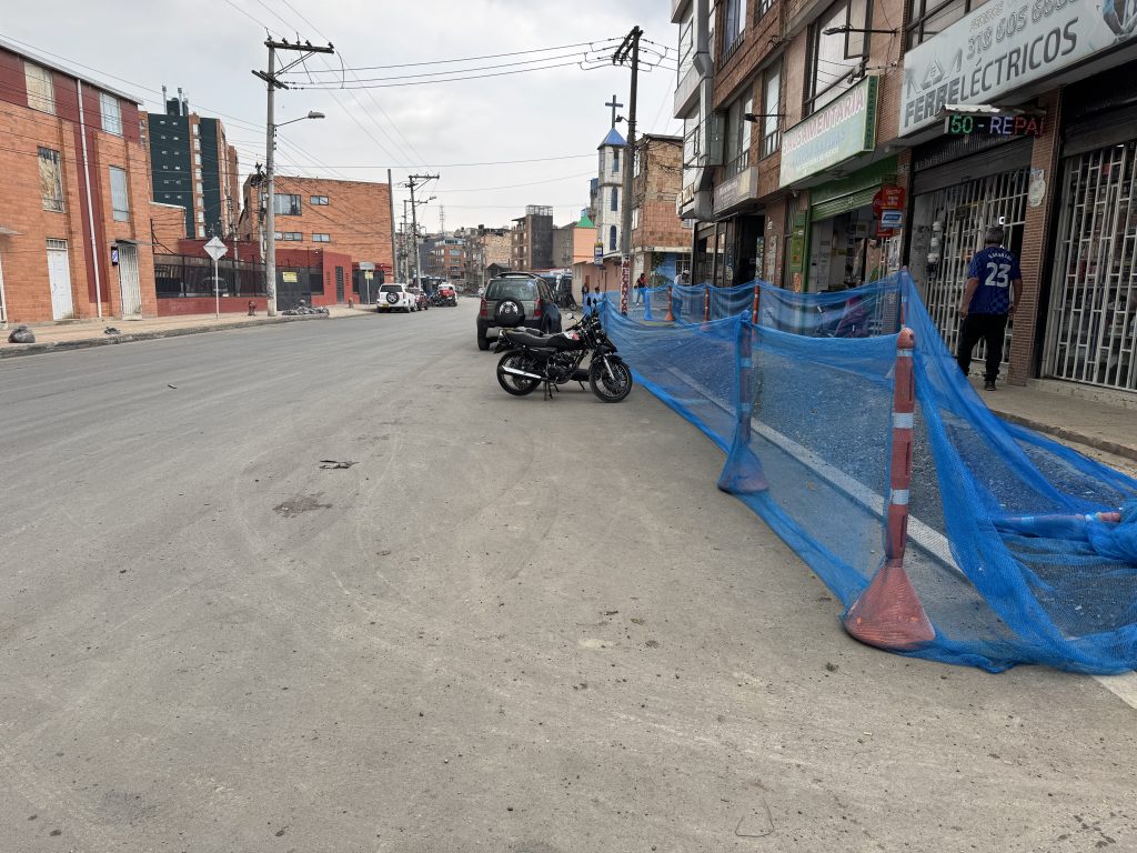 Ahora: Cll. 77 desde Cra. 121 hasta Cra. 122 - localidad Engativá - Barrio Villas de Alcalá