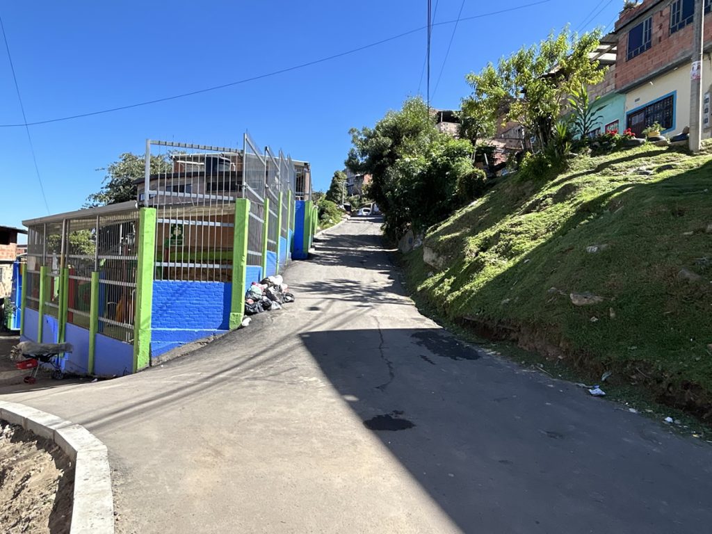 Cra. 2B desde Cll. 185A hasta Cll. 185B - Localidad Usaquén - Barrio la Estrellita