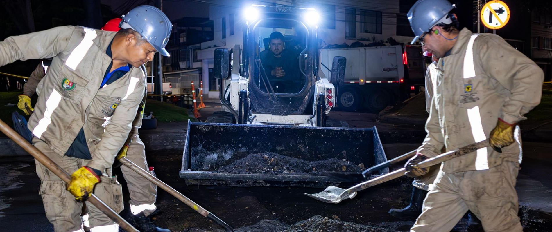 La UMV llega al barrio Sosiego Sur con obras nocturnas que mejoran las vías de Rafael Uribe Uribe