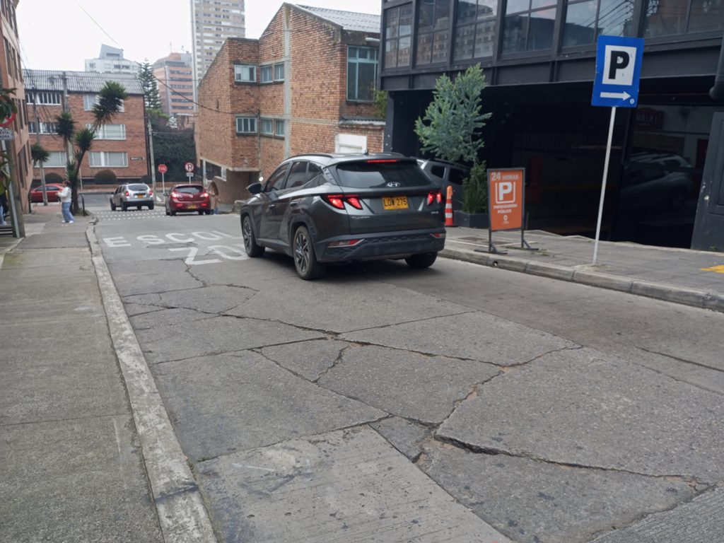 Cll. 56 Bis desde Cra. 4 hasta Cra. 4A - Localidad Chapinero - Barrio Granada