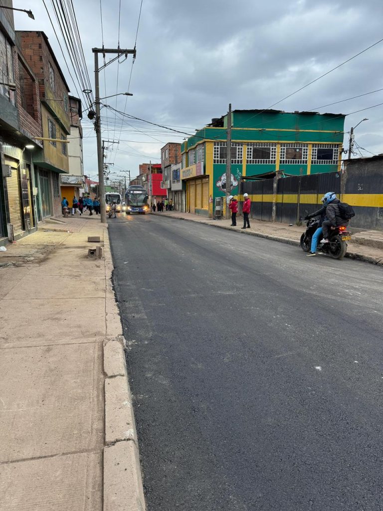 En tiempo récord UMV recupera vía clave para la movilidad en El Mochuelo En tiempo récord UMV recupera vía clave para la movilidad en El Mochuelo