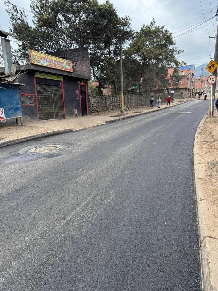 En tiempo récord UMV recupera vía clave para la movilidad en El Mochuelo En tiempo récord UMV recupera vía clave para la movilidad en El Mochuelo