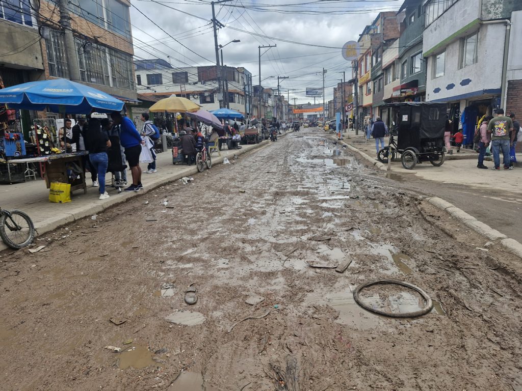 Antes: Dg 38 Sur desde Tv. 83 hasta Tv. 83B Localidad Kennedy - Barrio Corabastos