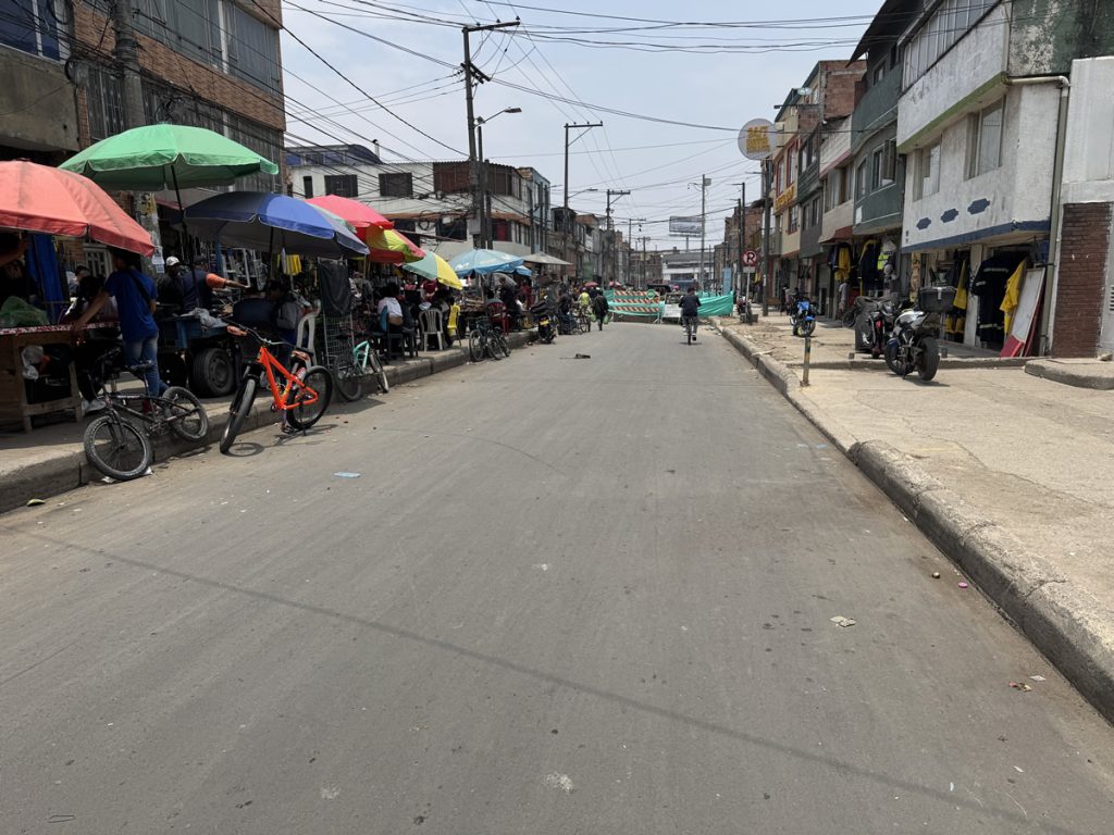 Ahora: Dg 38 Sur desde Tv. 83 hasta Tv. 83B Localidad Kennedy - Barrio Corabastos