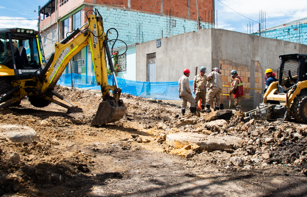 En el barrio Paraíso Quiba, en Ciudad Bolívar, la UMV renueva las vías locales.