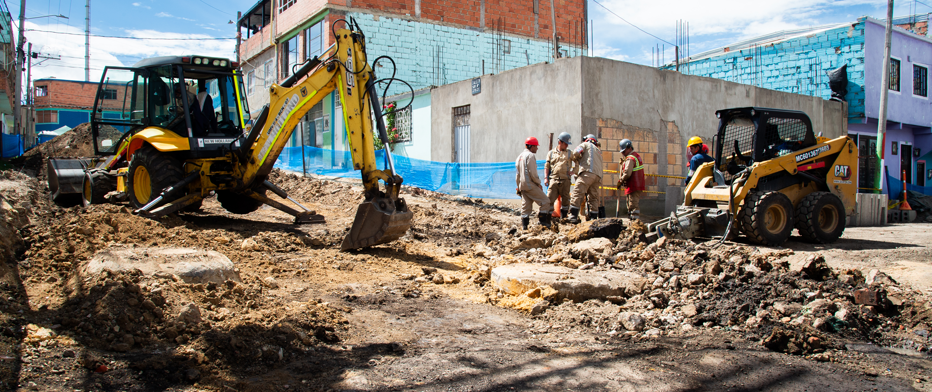 En el barrio Paraíso Quiba, en Ciudad Bolívar, la UMV renueva las vías locales.